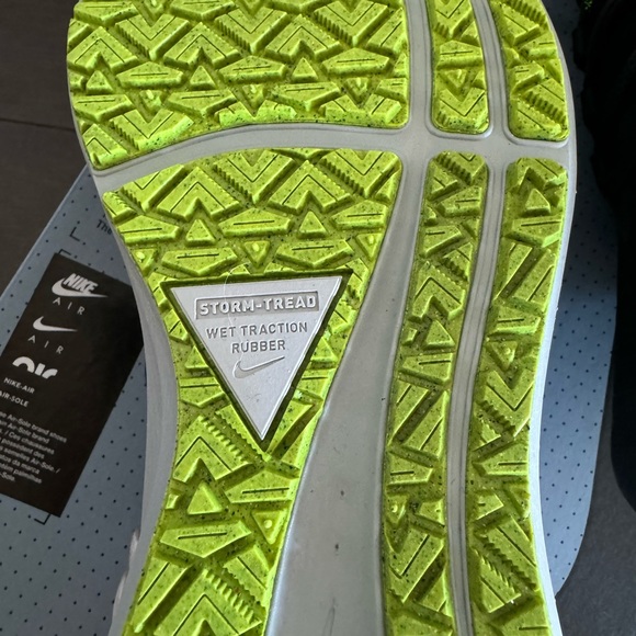 Nike Running Shoes - NEVER WORN - Picture 6 of 12